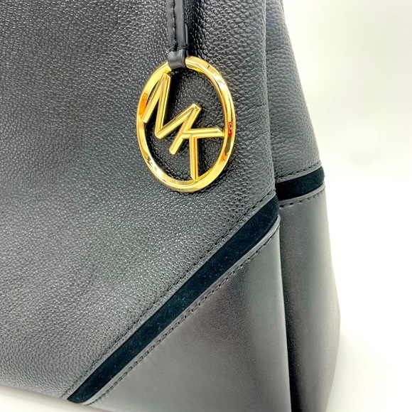 Like new Michael Kors Leather & Suede Purse - Picture 2 of 12